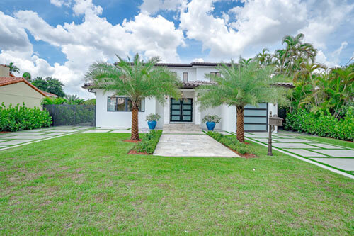 Bustamante Residence front yard view